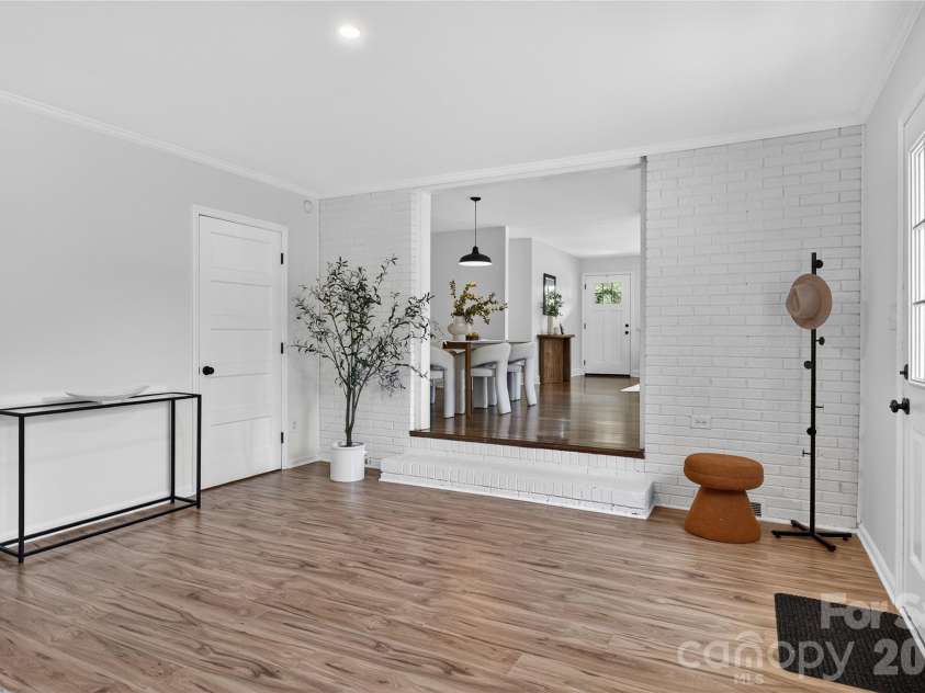 1521 Starbrook Drive, Charlotte, NC 28210.  MLS# CAR4366236, YatesRealty ID 12903. 