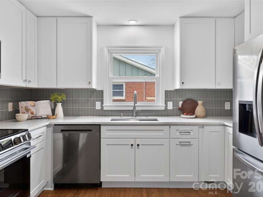 1521 Starbrook Drive, Charlotte, NC 28210.  MLS# CAR4366236, YatesRealty ID 12903. 