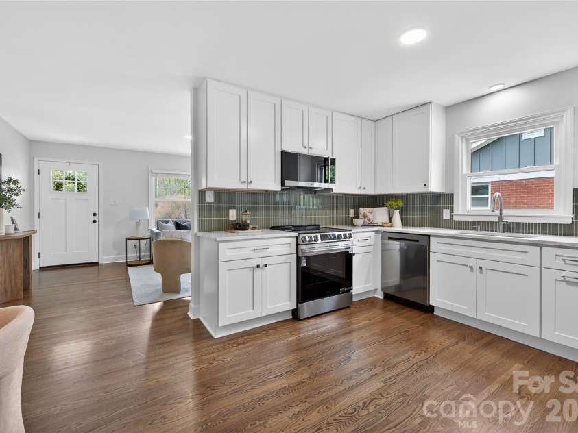 1521 Starbrook Drive, Charlotte, NC 28210.  MLS# CAR4366236, YatesRealty ID 12903. 