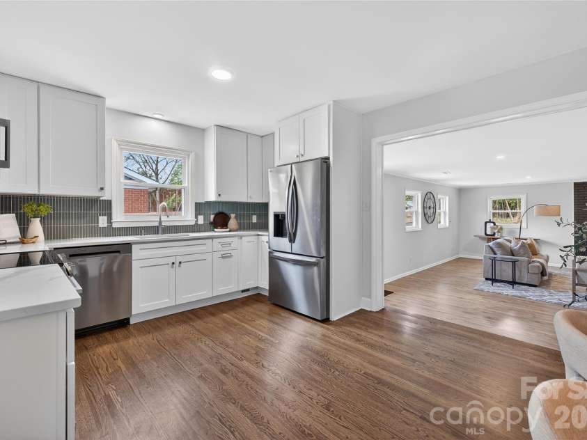1521 Starbrook Drive, Charlotte, NC 28210.  MLS# CAR4366236, YatesRealty ID 12903. 