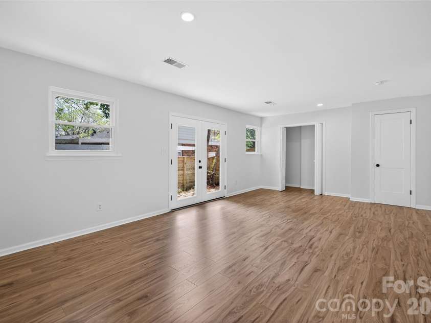 1521 Starbrook Drive, Charlotte, NC 28210.  MLS# CAR4366236, YatesRealty ID 12903. 