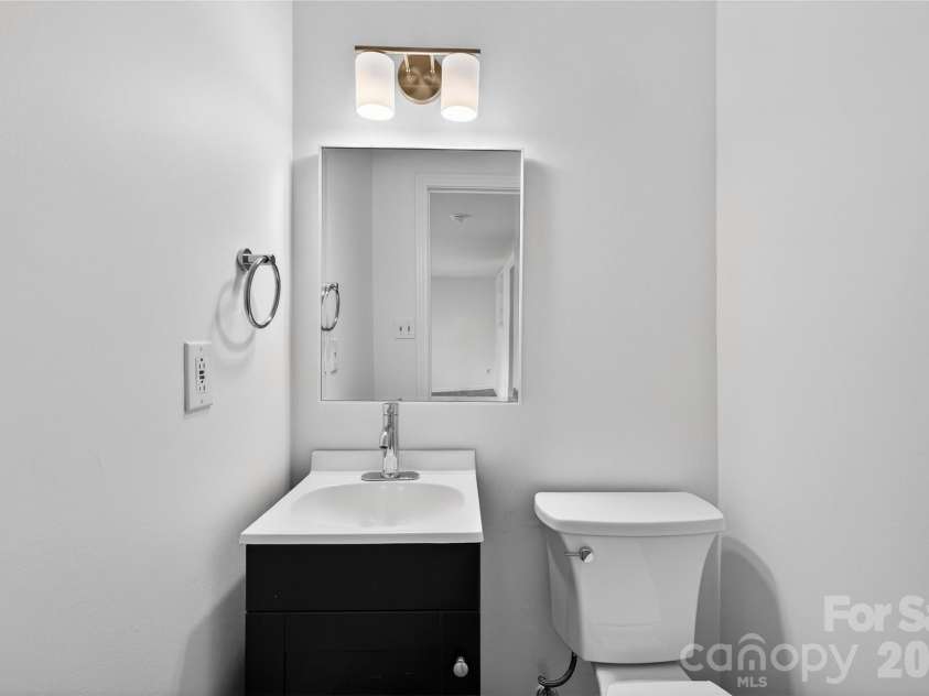 1521 Starbrook Drive, Charlotte, NC 28210.  MLS# CAR4366236, YatesRealty ID 12903. 