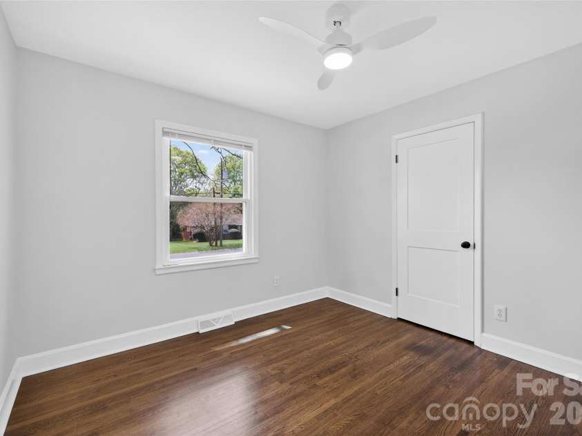 1521 Starbrook Drive, Charlotte, NC 28210.  MLS# CAR4366236, YatesRealty ID 12903. 