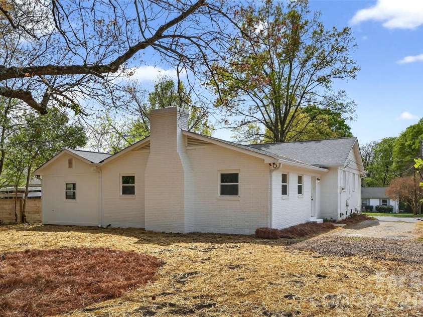 1521 Starbrook Drive, Charlotte, NC 28210.  MLS# CAR4366236, YatesRealty ID 12903. 
