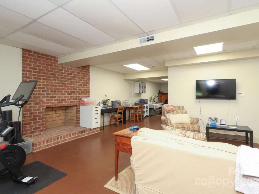 1638 Myers Park Drive, Charlotte, NC 28207.  MLS# CAR4258677, YatesRealty ID 12904. Basement is the perfect spot for kids to play, crafting area, gym, studio, etc...