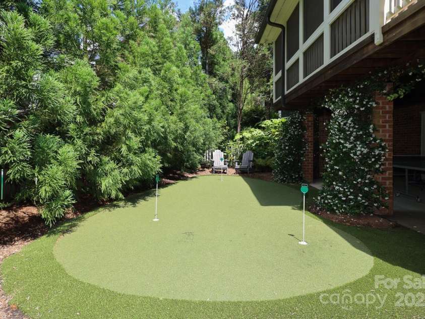 1638 Myers Park Drive, Charlotte, NC 28207.  MLS# CAR4258677, YatesRealty ID 12904. Even your own putting green!
