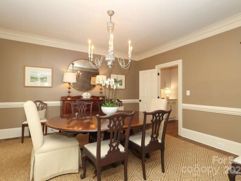 1638 Myers Park Drive, Charlotte, NC 28207.  MLS# CAR4258677, YatesRealty ID 12904. Gracious Dining Room for hosting family and friends.
