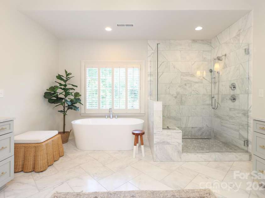 1638 Myers Park Drive, Charlotte, NC 28207.  MLS# CAR4258677, YatesRealty ID 12904. Incredible Primary Bath with separate vanities, soaking tub, and spa-like shower.