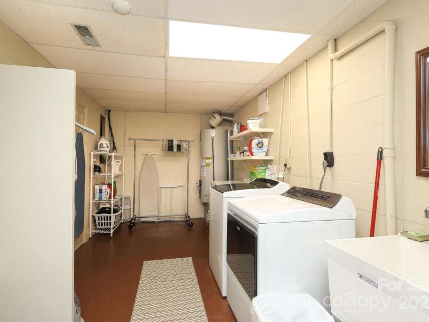 1638 Myers Park Drive, Charlotte, NC 28207.  MLS# CAR4258677, YatesRealty ID 12904. Laundry Room is spacious with a sink and even another toilet.