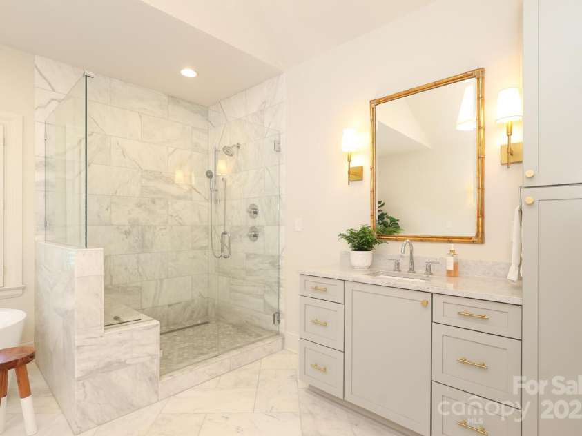 1638 Myers Park Drive, Charlotte, NC 28207.  MLS# CAR4258677, YatesRealty ID 12904. Light-filled bathroom