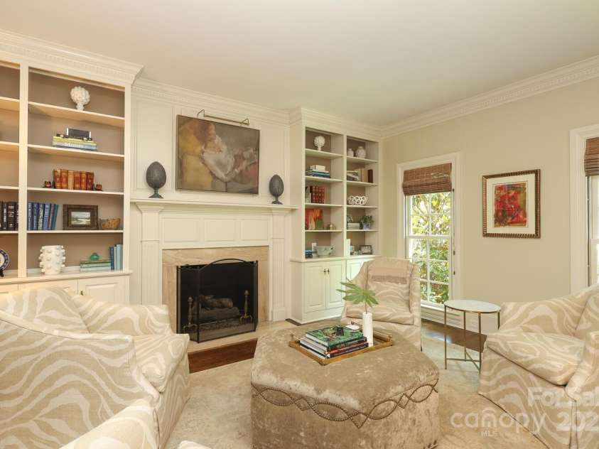 1638 Myers Park Drive, Charlotte, NC 28207.  MLS# CAR4258677, YatesRealty ID 12904. Living Room