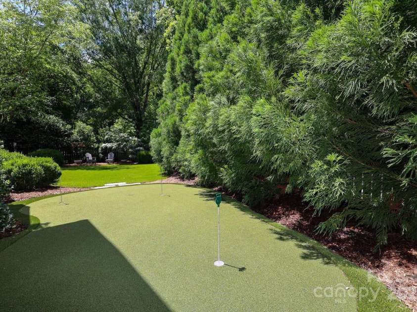 1638 Myers Park Drive, Charlotte, NC 28207.  MLS# CAR4258677, YatesRealty ID 12904. Putting Green and additional yard.