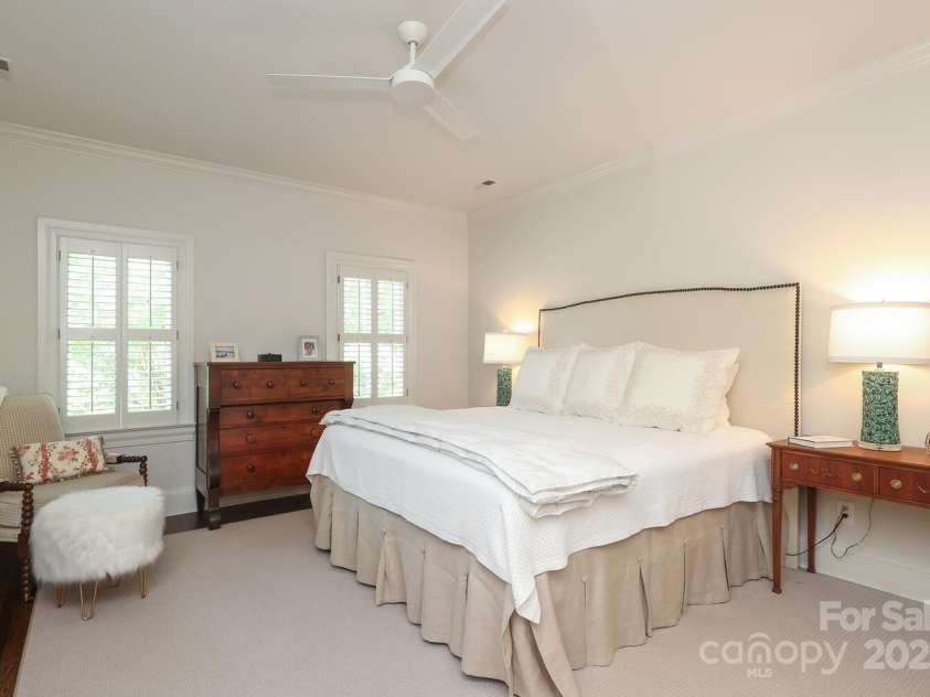 1638 Myers Park Drive, Charlotte, NC 28207.  MLS# CAR4258677, YatesRealty ID 12904. Spacious Primary Bedroom