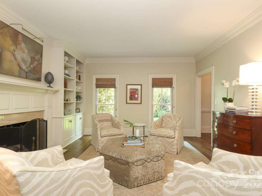 1638 Myers Park Drive, Charlotte, NC 28207.  MLS# CAR4258677, YatesRealty ID 12904. The Living Room is the perfect place to cur up and read a book or chat with friends.