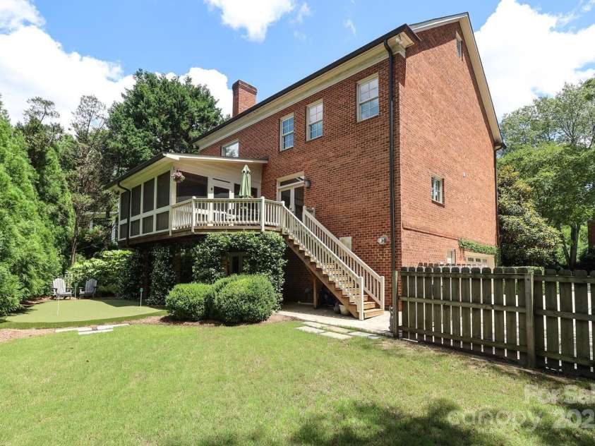1638 Myers Park Drive, Charlotte, NC 28207.  MLS# CAR4258677, YatesRealty ID 12904. This home has it all!