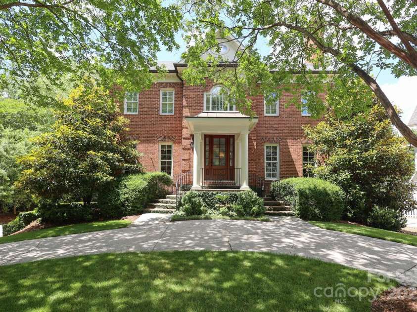 1638 Myers Park Drive, Charlotte, NC 28207.  MLS# CAR4258677, YatesRealty ID 12904. Welcome Home to 1638 Myers Park Drive!