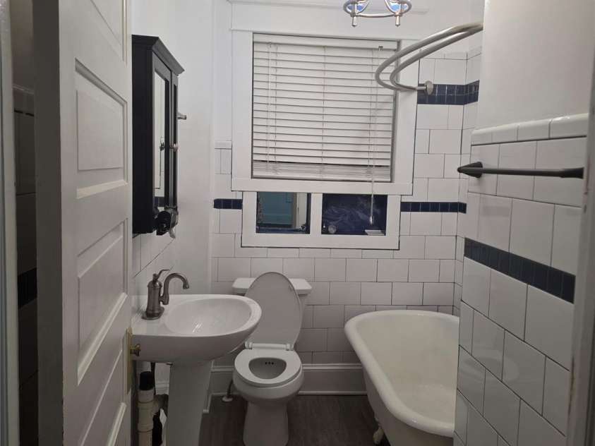 521 Bringle Ferry Road, Salisbury, NC 28144.  MLS# CAR4365308, YatesRealty ID 12904. Bathroom
