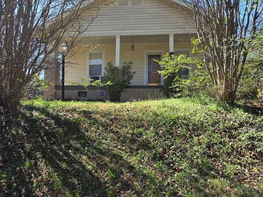 521 Bringle Ferry Road, Salisbury, NC 28144.  MLS# CAR4365308, YatesRealty ID 12904. Front Exterior Hill View