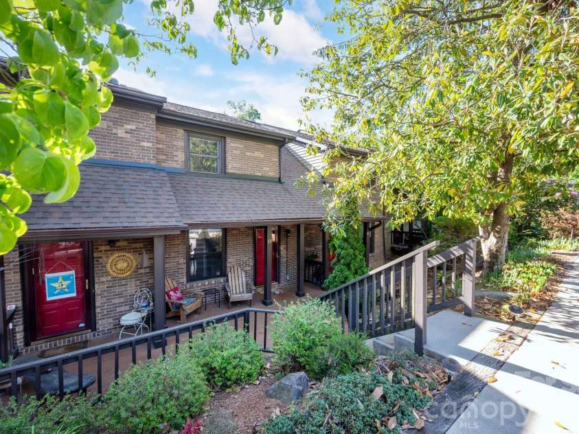 16 Spears Avenue, Asheville, NC 28801.  MLS# CAR4344321, YatesRealty ID 12906. Amazing Walkable Location