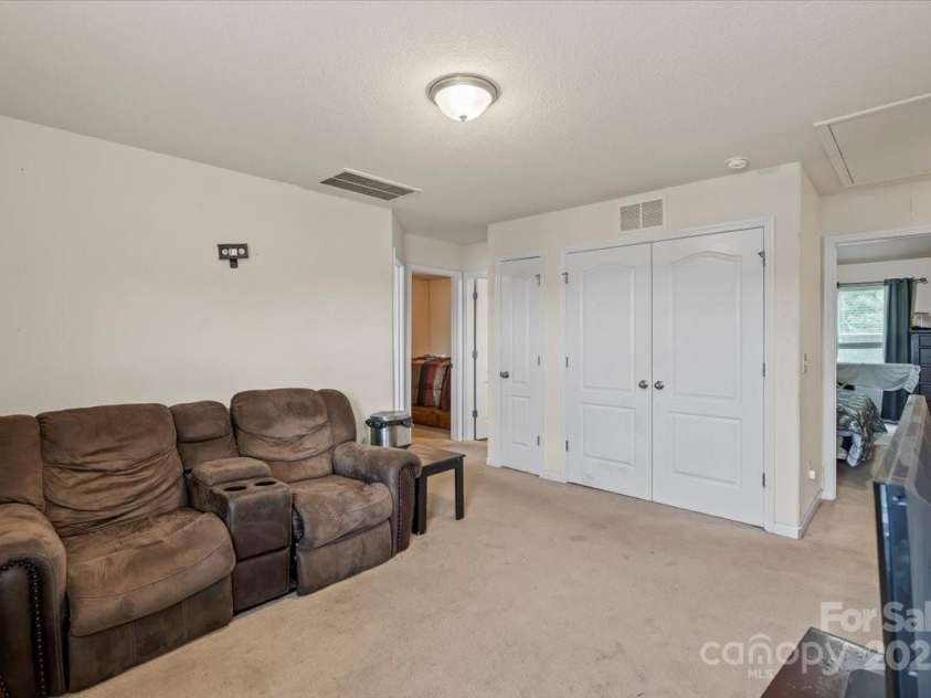 2922 Patishall Lane, Charlotte, NC 28214.  MLS# CAR4255136, YatesRealty ID 12906. Bonus Loft