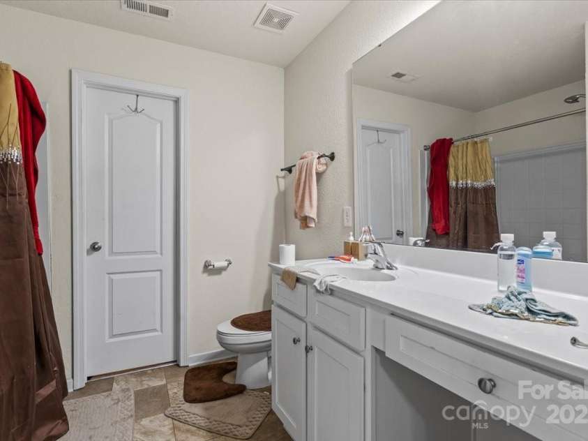 2922 Patishall Lane, Charlotte, NC 28214.  MLS# CAR4255136, YatesRealty ID 12906. Ensuite