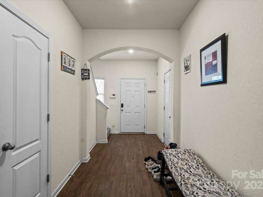 2922 Patishall Lane, Charlotte, NC 28214.  MLS# CAR4255136, YatesRealty ID 12906. Entryway