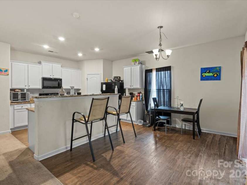 2922 Patishall Lane, Charlotte, NC 28214.  MLS# CAR4255136, YatesRealty ID 12906. Kitchen eatary