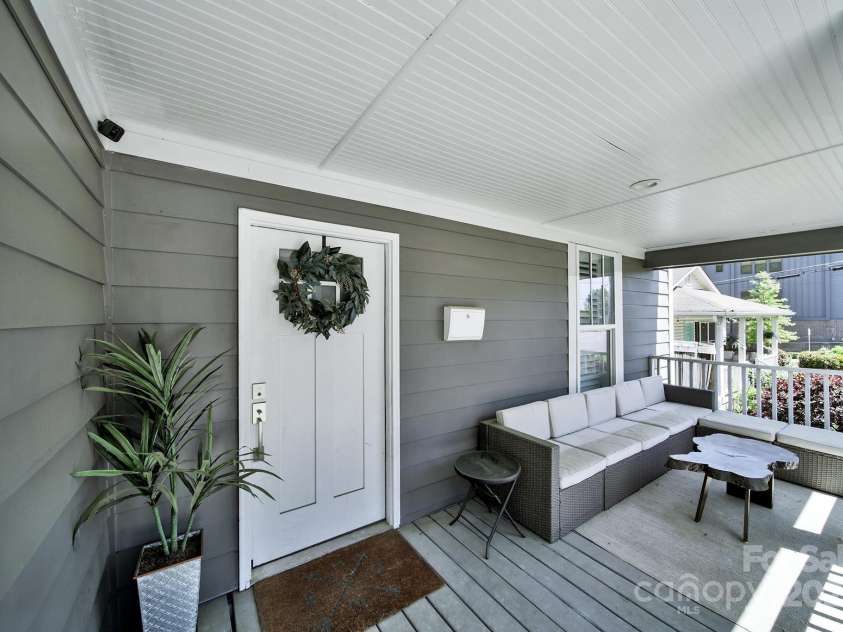 1517 Parkwood Avenue, Charlotte, NC 28205.  MLS# CAR4250923, YatesRealty ID 12908. 