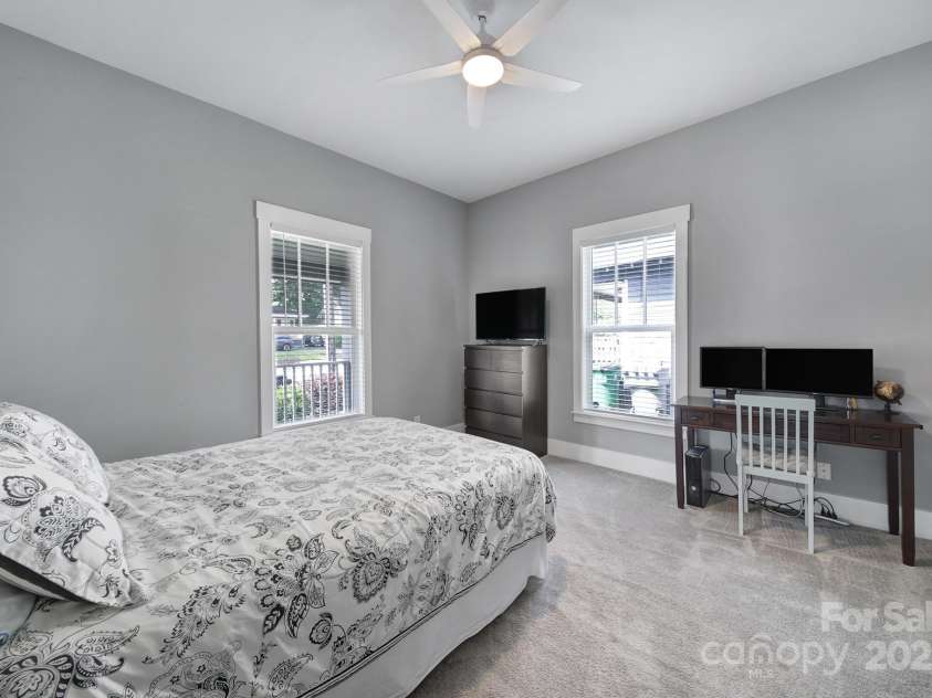1517 Parkwood Avenue, Charlotte, NC 28205.  MLS# CAR4250923, YatesRealty ID 12908. 