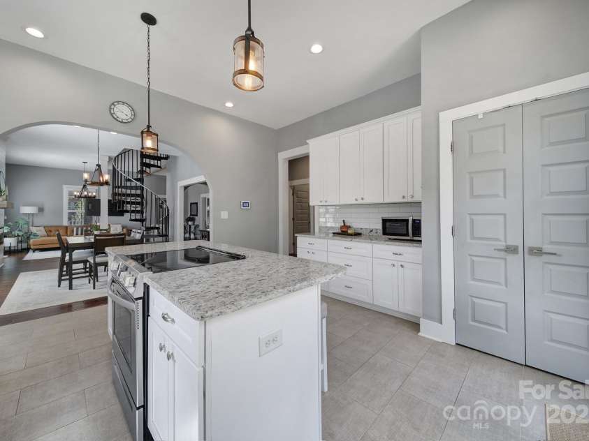 1517 Parkwood Avenue, Charlotte, NC 28205.  MLS# CAR4250923, YatesRealty ID 12908. 