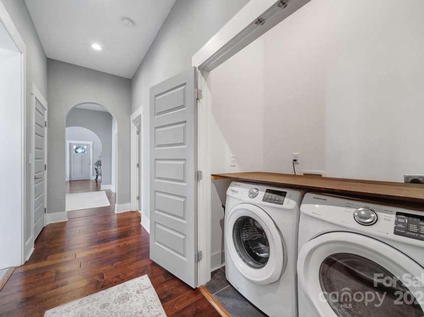 1517 Parkwood Avenue, Charlotte, NC 28205.  MLS# CAR4250923, YatesRealty ID 12908. 