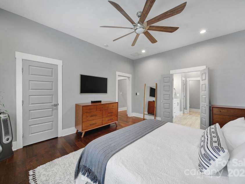 1517 Parkwood Avenue, Charlotte, NC 28205.  MLS# CAR4250923, YatesRealty ID 12908. 