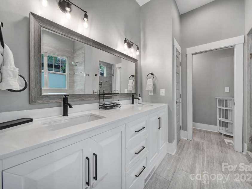 1517 Parkwood Avenue, Charlotte, NC 28205.  MLS# CAR4250923, YatesRealty ID 12908. 