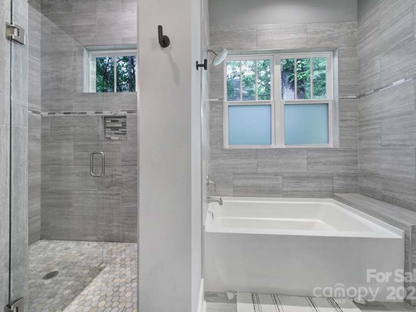 1517 Parkwood Avenue, Charlotte, NC 28205.  MLS# CAR4250923, YatesRealty ID 12908. 