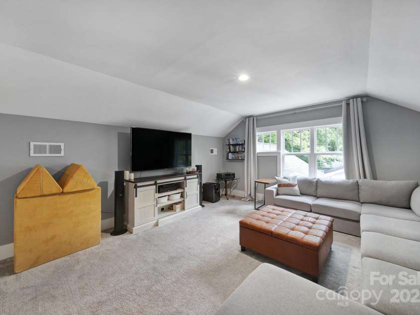 1517 Parkwood Avenue, Charlotte, NC 28205.  MLS# CAR4250923, YatesRealty ID 12908. 