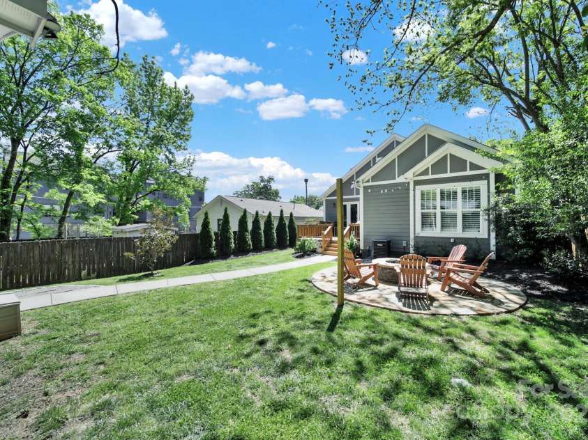1517 Parkwood Avenue, Charlotte, NC 28205.  MLS# CAR4250923, YatesRealty ID 12908. 