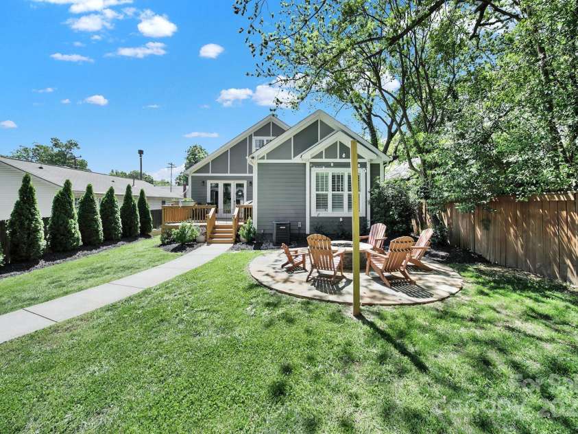 1517 Parkwood Avenue, Charlotte, NC 28205.  MLS# CAR4250923, YatesRealty ID 12908. 