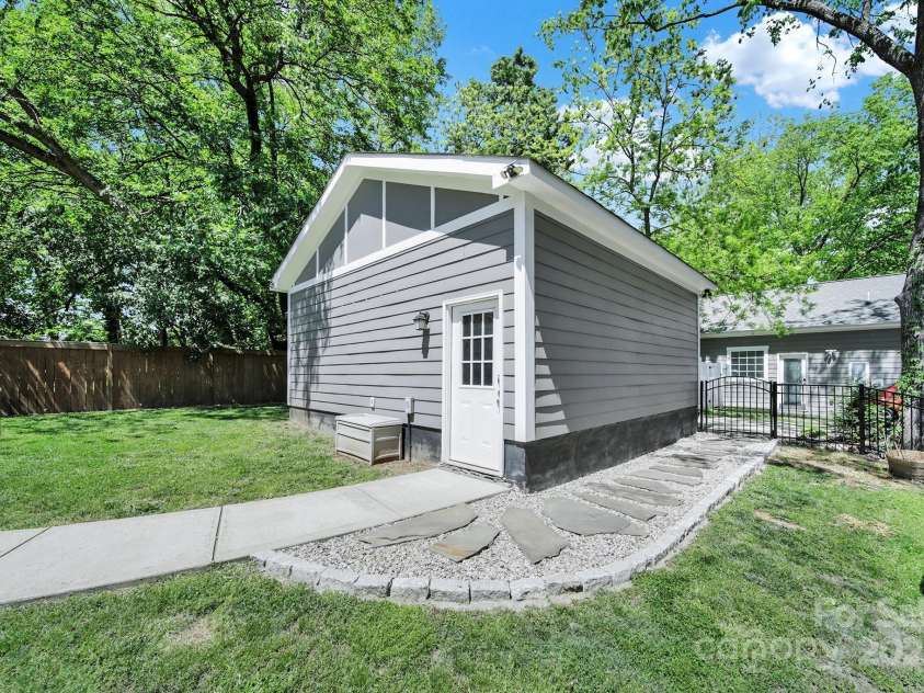 1517 Parkwood Avenue, Charlotte, NC 28205.  MLS# CAR4250923, YatesRealty ID 12908. 