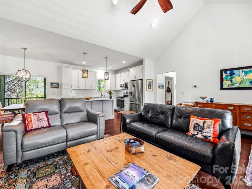 144 Hidden Knoll Drive, Hendersonville, NC 28792.  MLS# CAR4371200, YatesRealty ID 12909. 