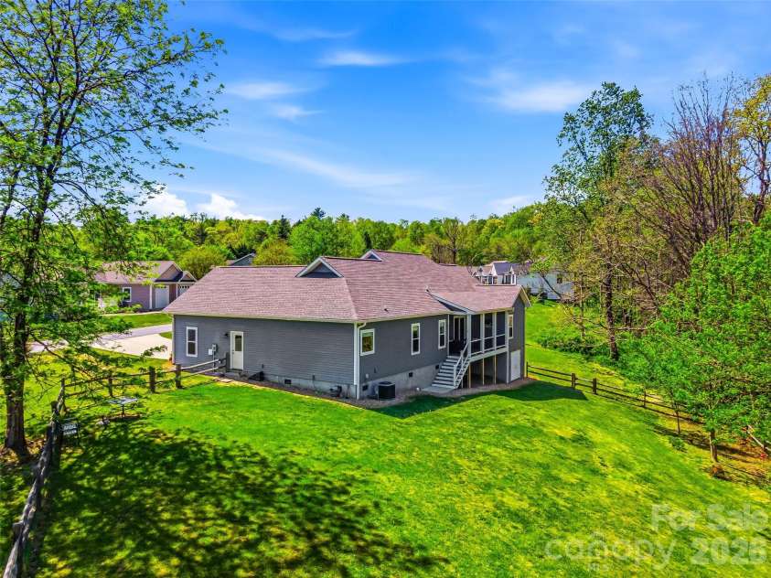 144 Hidden Knoll Drive, Hendersonville, NC 28792.  MLS# CAR4371200, YatesRealty ID 12909. 