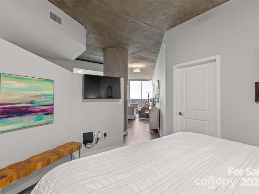 210 Church Street, Charlotte, NC 28202.  MLS# CAR4330610, YatesRealty ID 1291. 