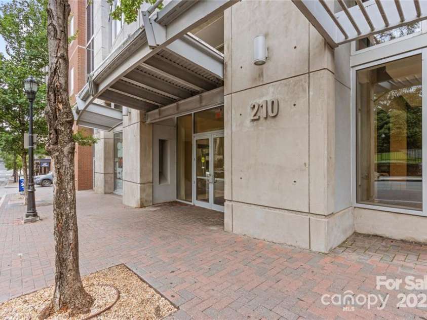 210 Church Street, Charlotte, NC 28202.  MLS# CAR4330610, YatesRealty ID 1291. 