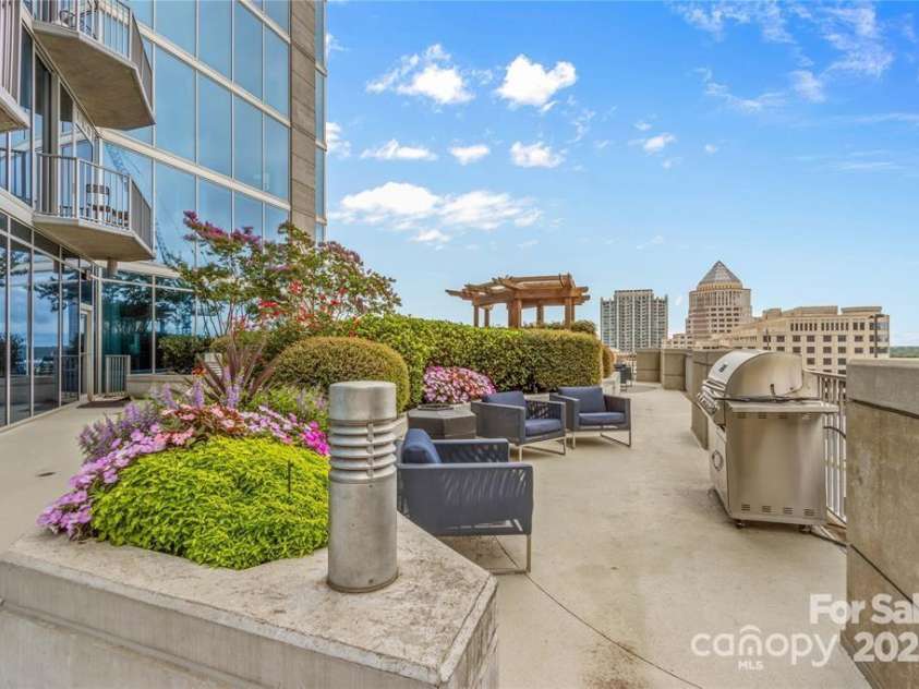 210 Church Street, Charlotte, NC 28202.  MLS# CAR4330610, YatesRealty ID 1291. 