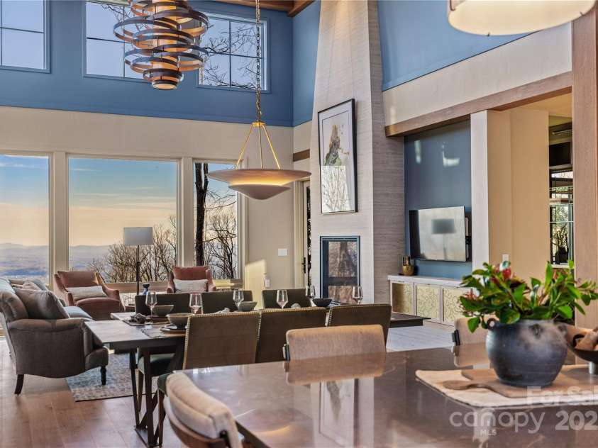 432 Garden Trail, Hendersonville, NC 28792.  MLS# CAR4217573, YatesRealty ID 1291. 