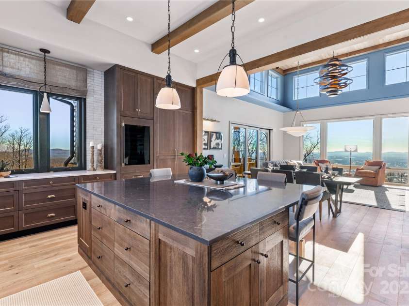 432 Garden Trail, Hendersonville, NC 28792.  MLS# CAR4217573, YatesRealty ID 1291. 