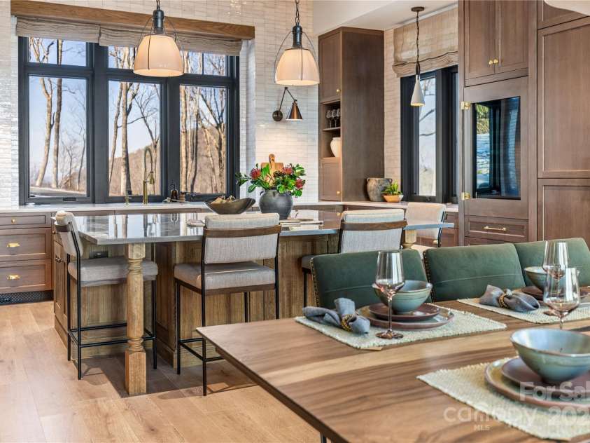 432 Garden Trail, Hendersonville, NC 28792.  MLS# CAR4217573, YatesRealty ID 1291. 