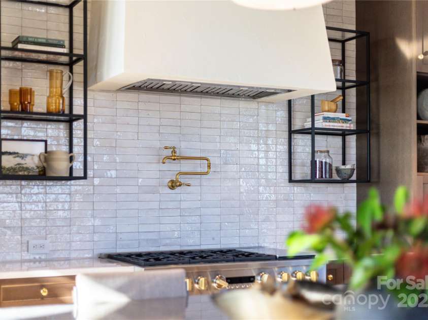 432 Garden Trail, Hendersonville, NC 28792.  MLS# CAR4217573, YatesRealty ID 1291. 