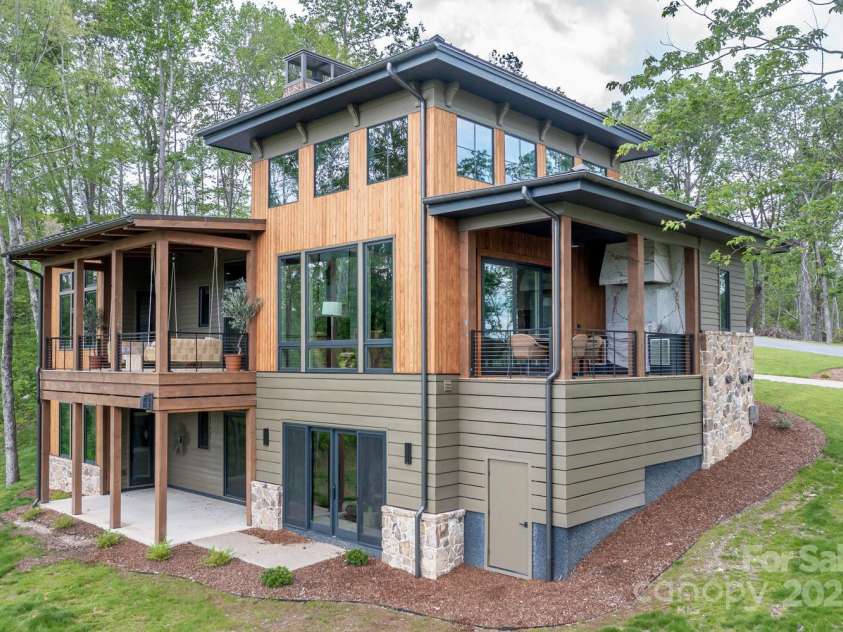 432 Garden Trail, Hendersonville, NC 28792.  MLS# CAR4217573, YatesRealty ID 1291. 