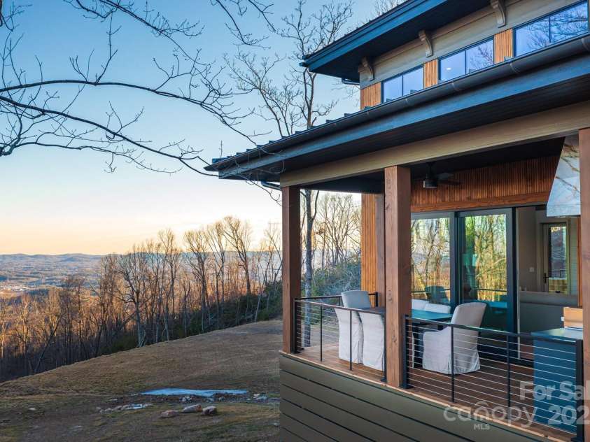 432 Garden Trail, Hendersonville, NC 28792.  MLS# CAR4217573, YatesRealty ID 1291. Covered outdoor dining area