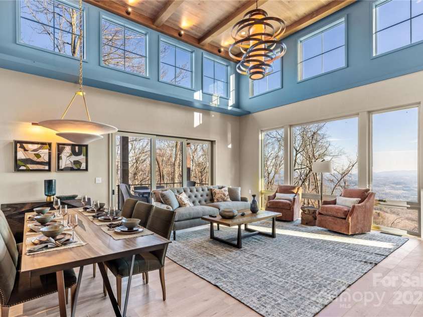 432 Garden Trail, Hendersonville, NC 28792.  MLS# CAR4217573, YatesRealty ID 1291. Great Room